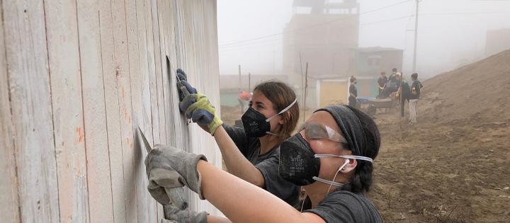 Students volunteering